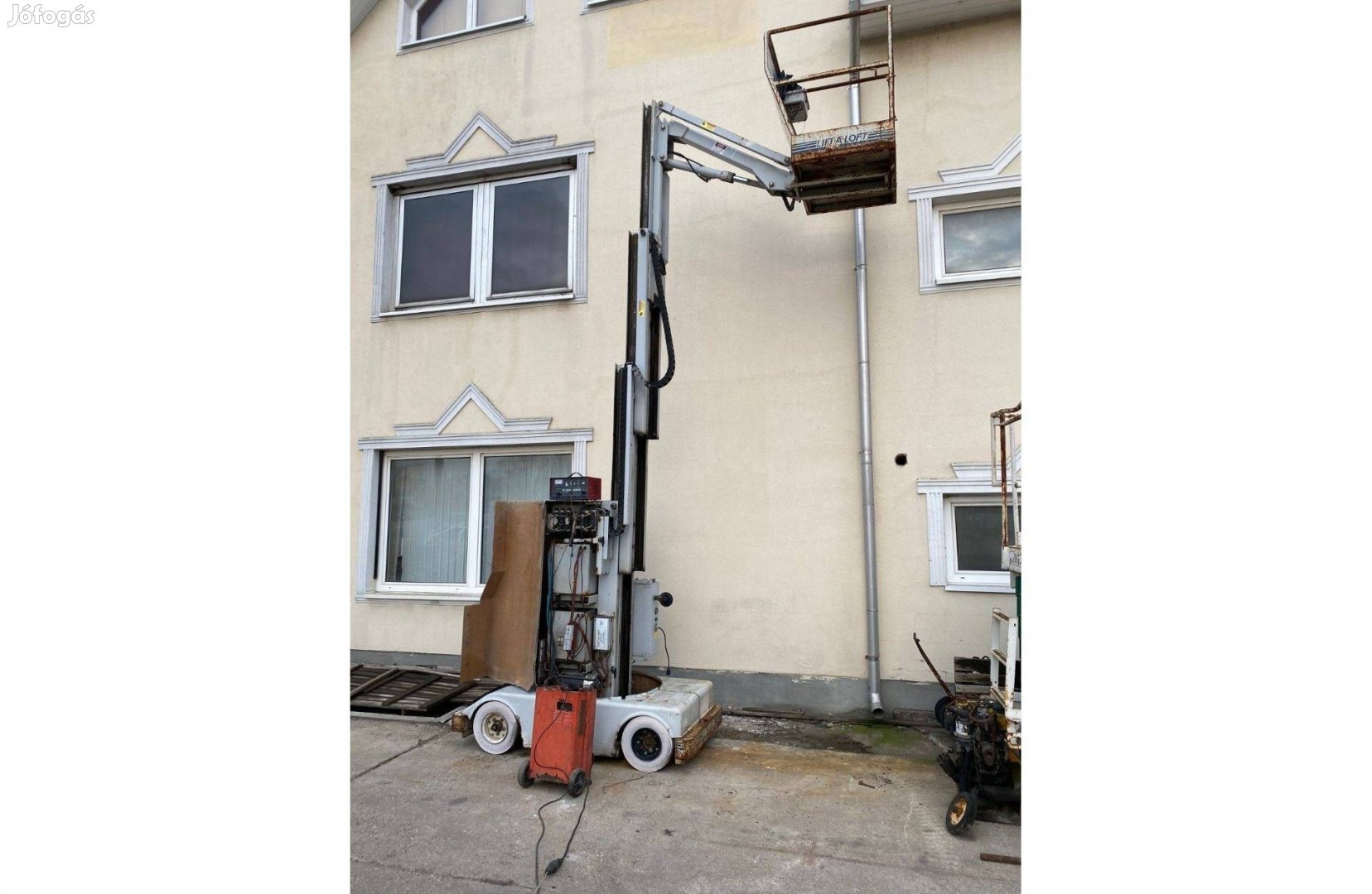 Lift A Loft AMR 40-18 oszlopos emelő