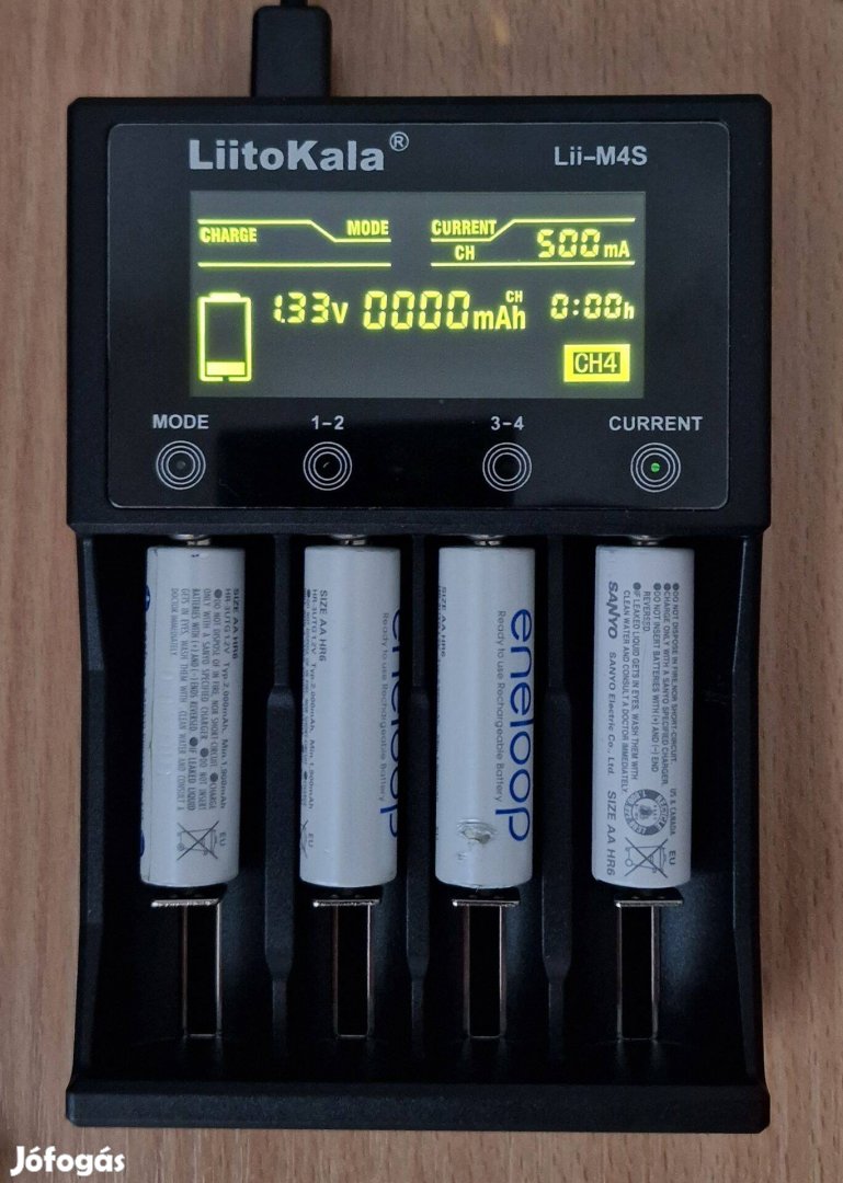 Liitokala Lii-M4S 18650 LCD Multifunkcionális Akkumulátor töltő 3.7V 1