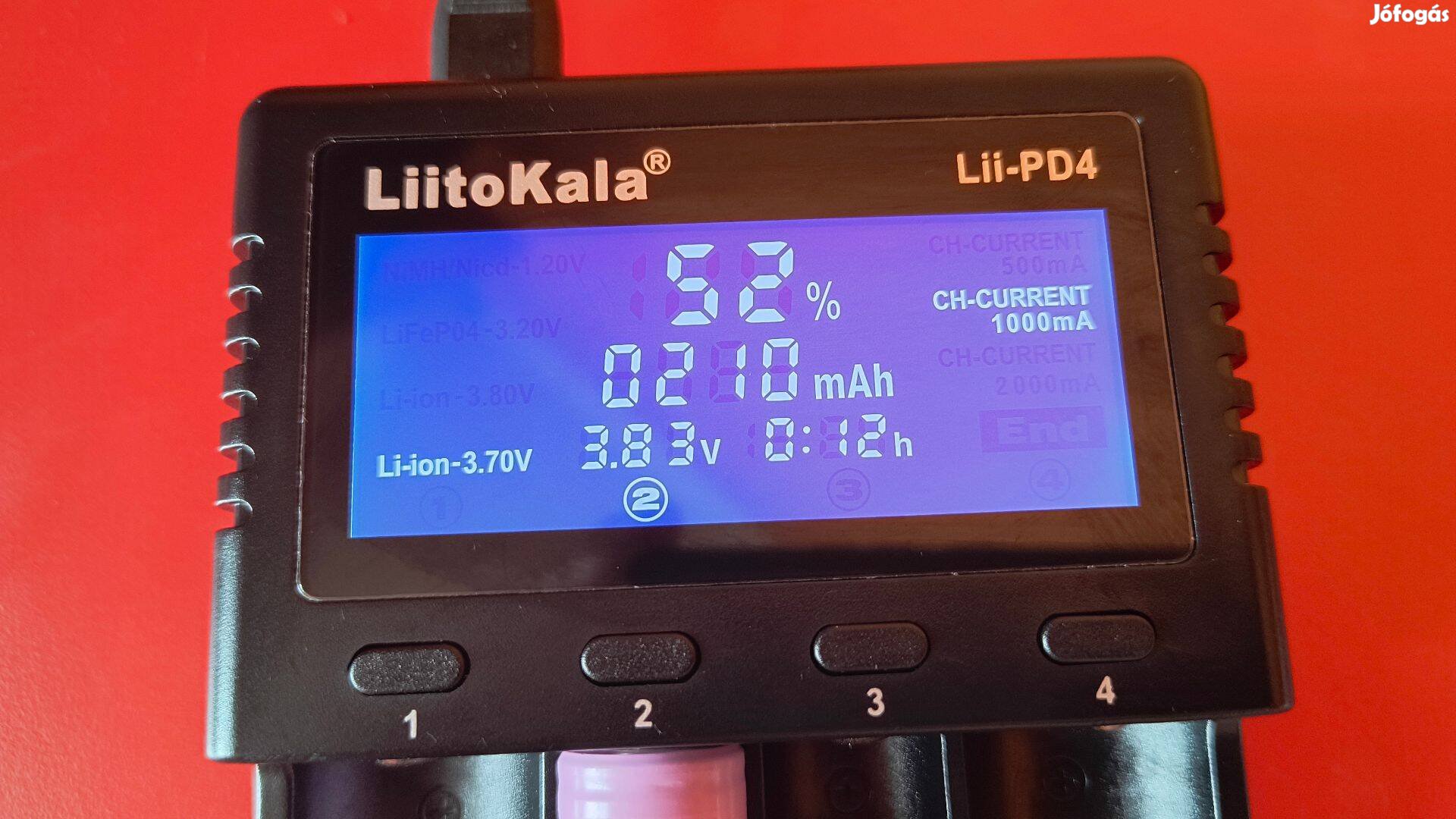 Liitokala Lii-PD4 Négyállásos LCD Akkumulátor Töltő | NI-Mh | Li-ion