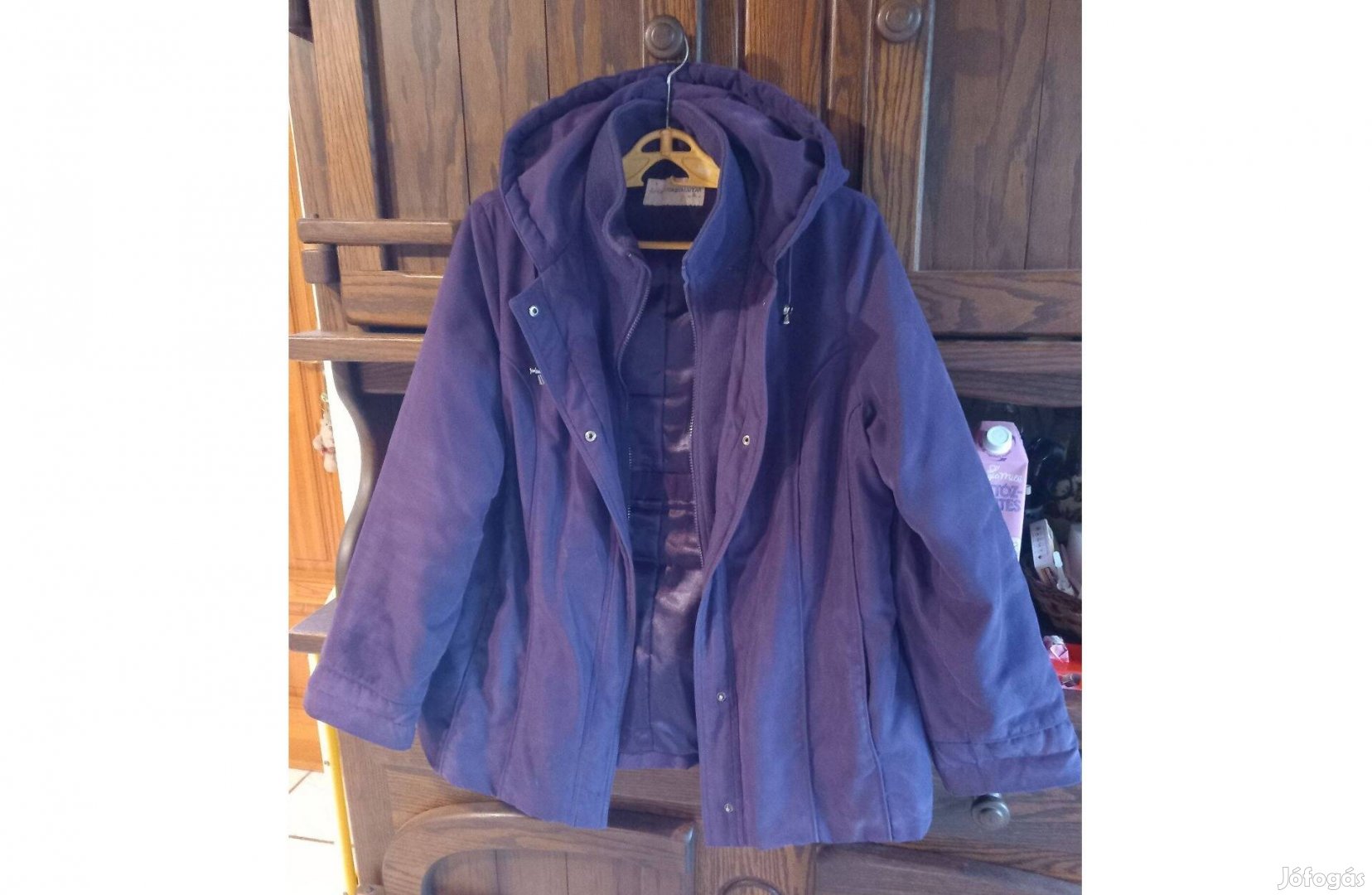 Lila 42-es plüssszerű kapucnis kabát, zippzáras - Új