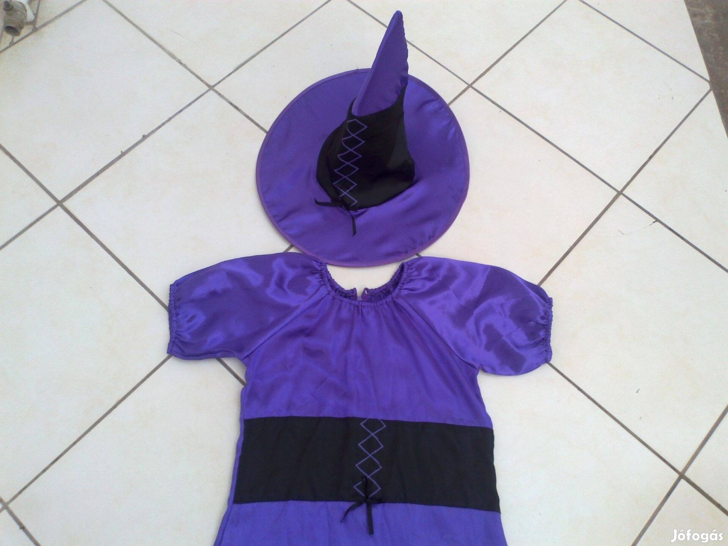 Lila-fekete boszorkány jelmez óvodásoknak, kisiskolásoknak