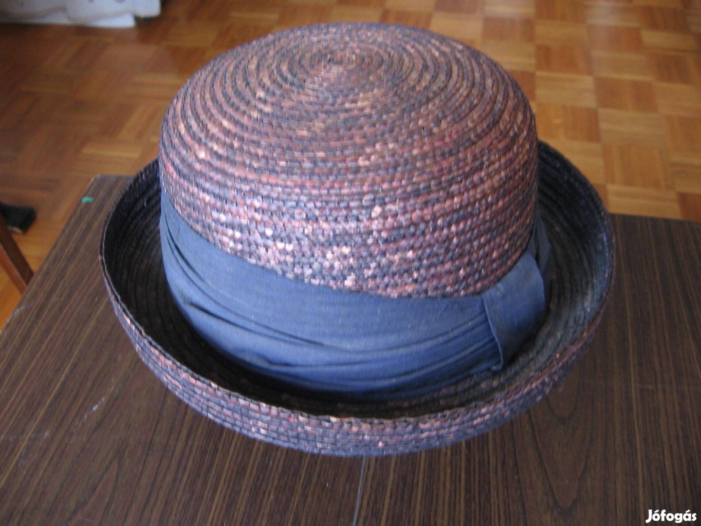 Lila női kalap, szalma