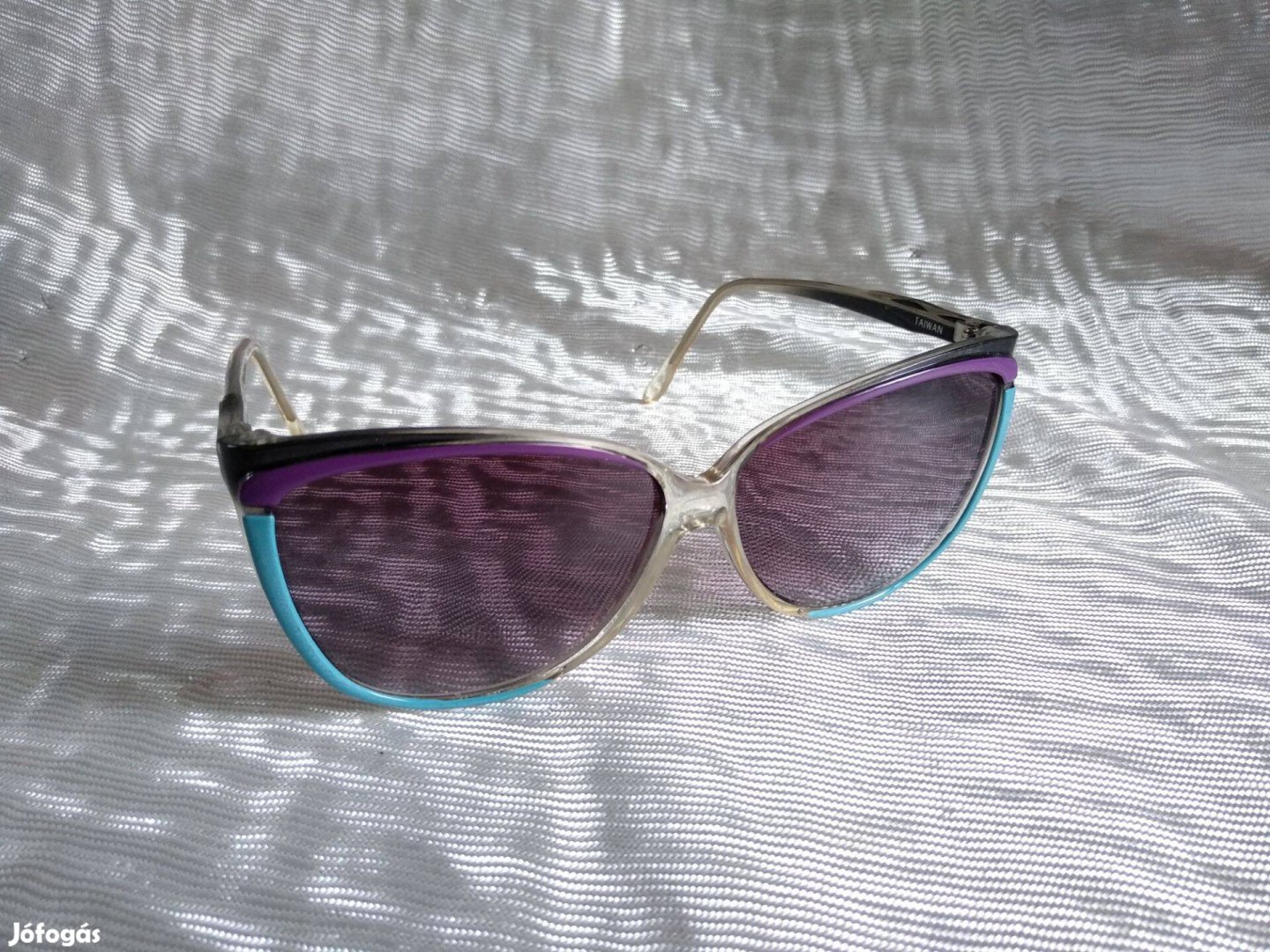 Lila-türkiz retro napszemüveg