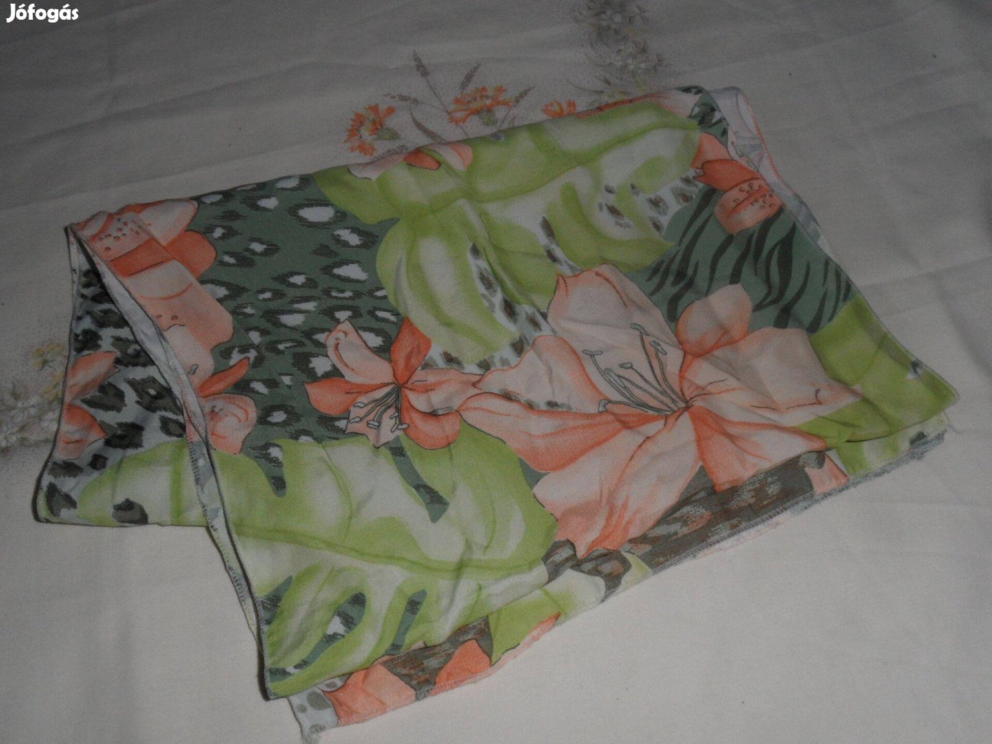 Liliom mintás női kendő, sál