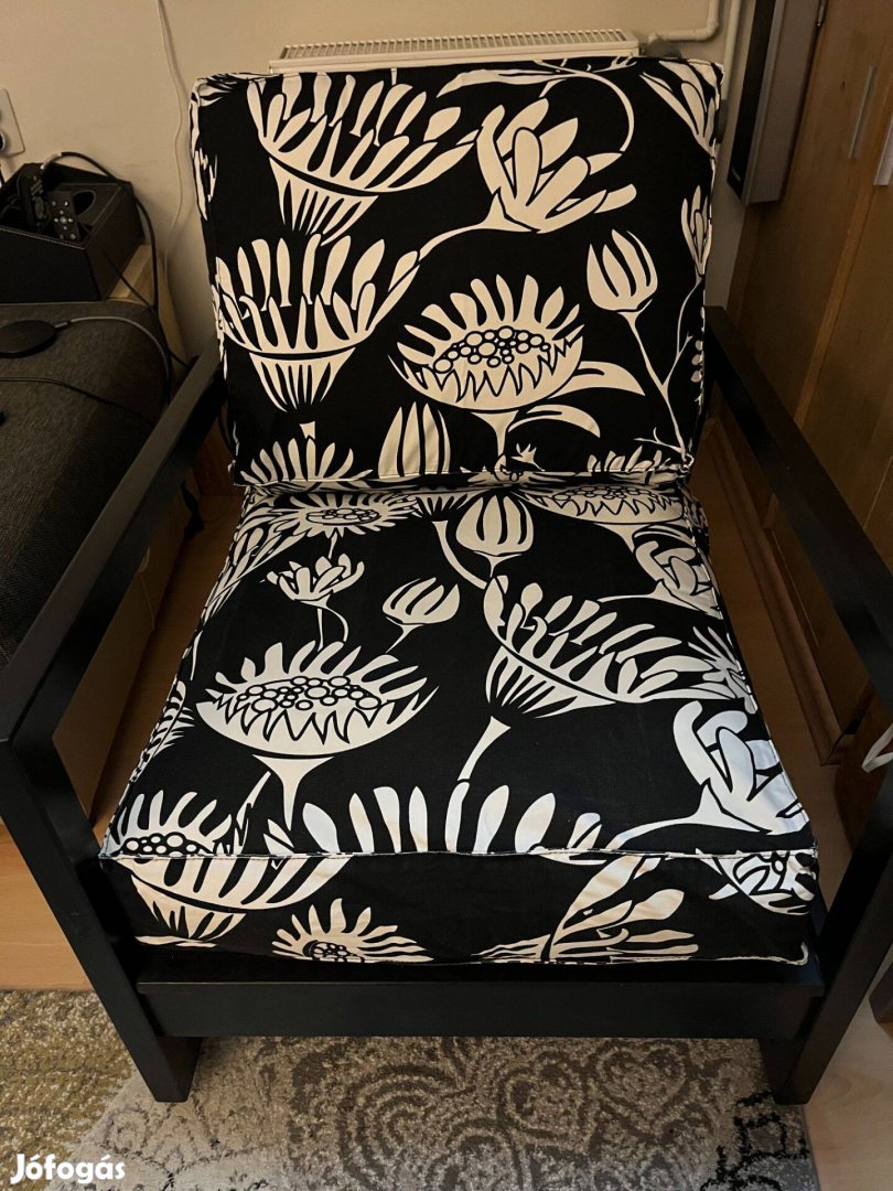 Lillberg hintafotel virágos, fekete-fehér huzat szett