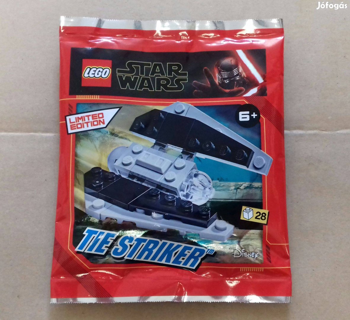 Limitált Star Wars LEGO TIE Striker a 75154 mini építési útmutatóval