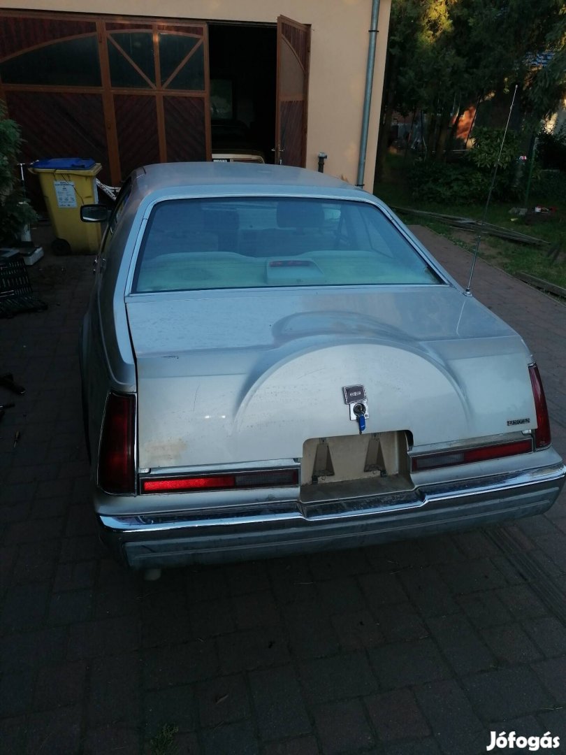 Lincoln Markvii egyben eladó alkatresznek.