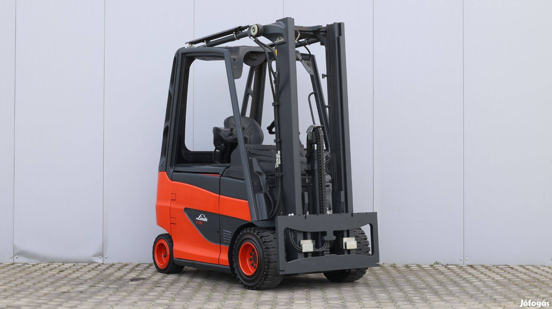 Linde E30H-01 elektromos 3 tonnás targonca