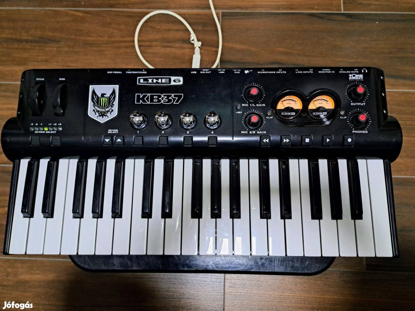 Line6 KB37 MIDI kontroller