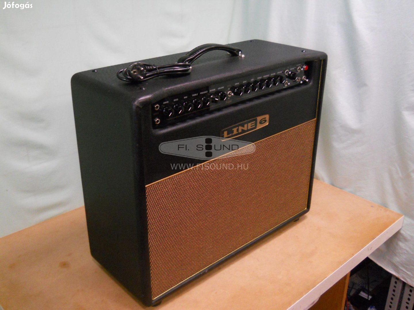 Line 6 DT50 112 ,50W, gitár kombó, csöves elő és végfokkal 30cm-s