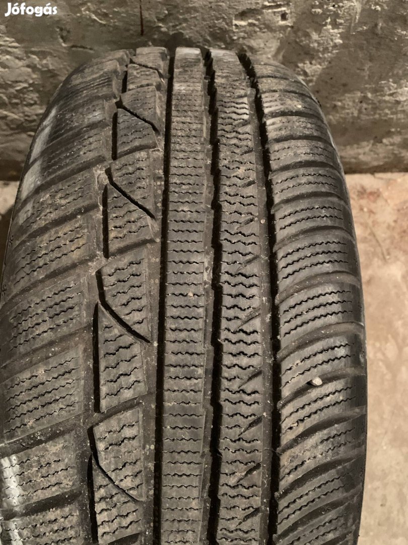 Linglong téligumi 215/55R17 eladó.