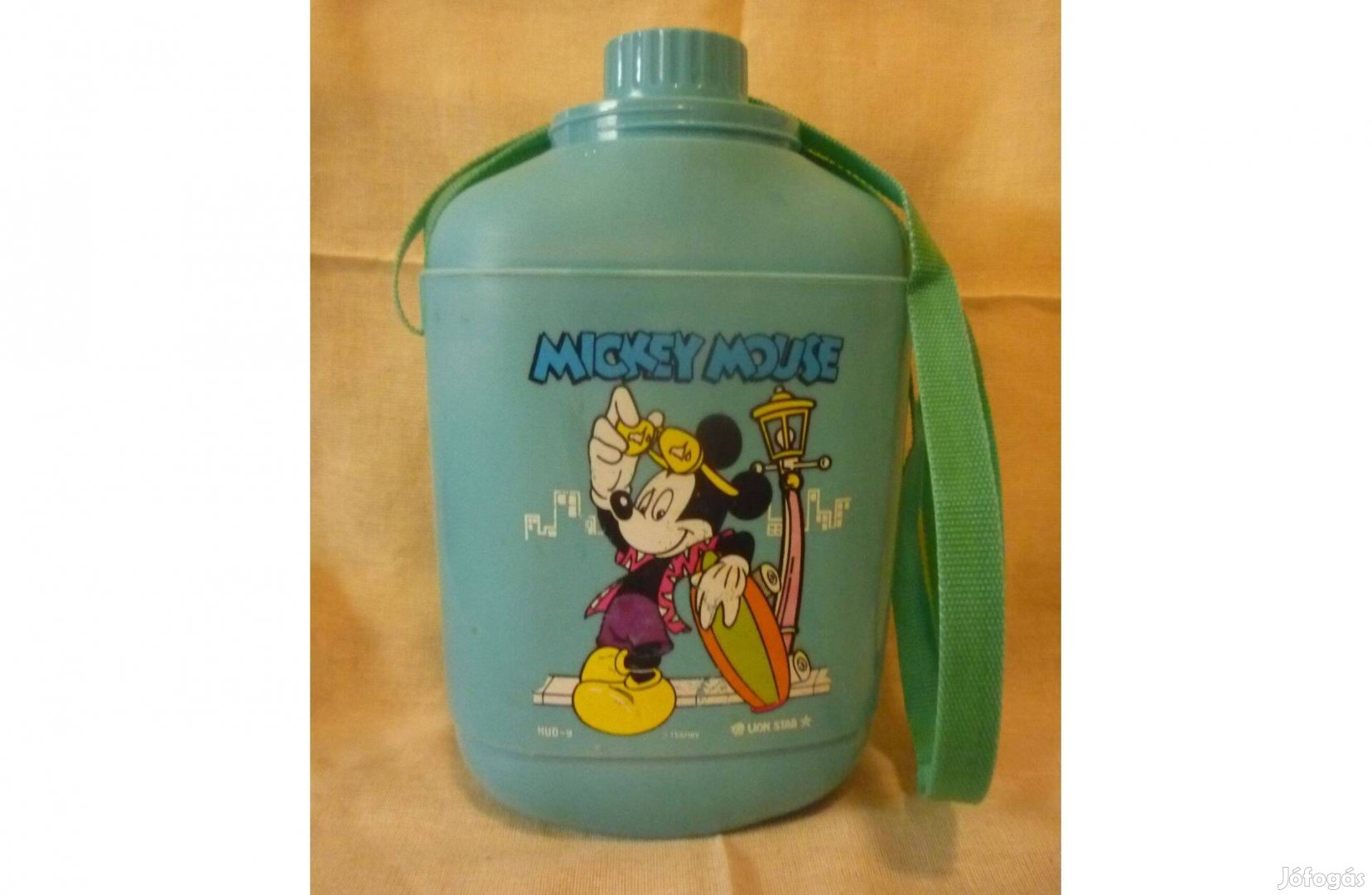 Lion Star - Mickey Mouse türkiz színű vállpántos 1 l-es kulacs