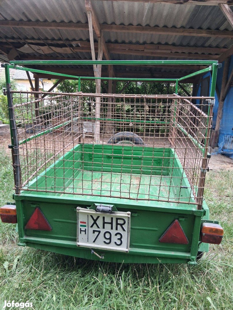 Lisz 220 tipusú kis utánfutó eladó vagy cserélhető