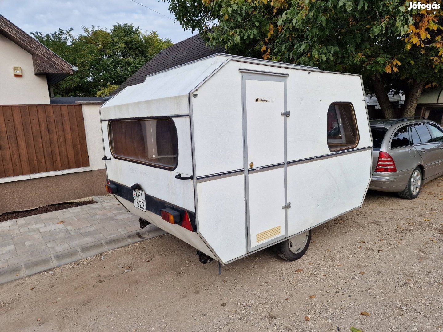 Lisz 270 ultra könnyű 370/400 kg elosatras, friss muszakis lakokocsi