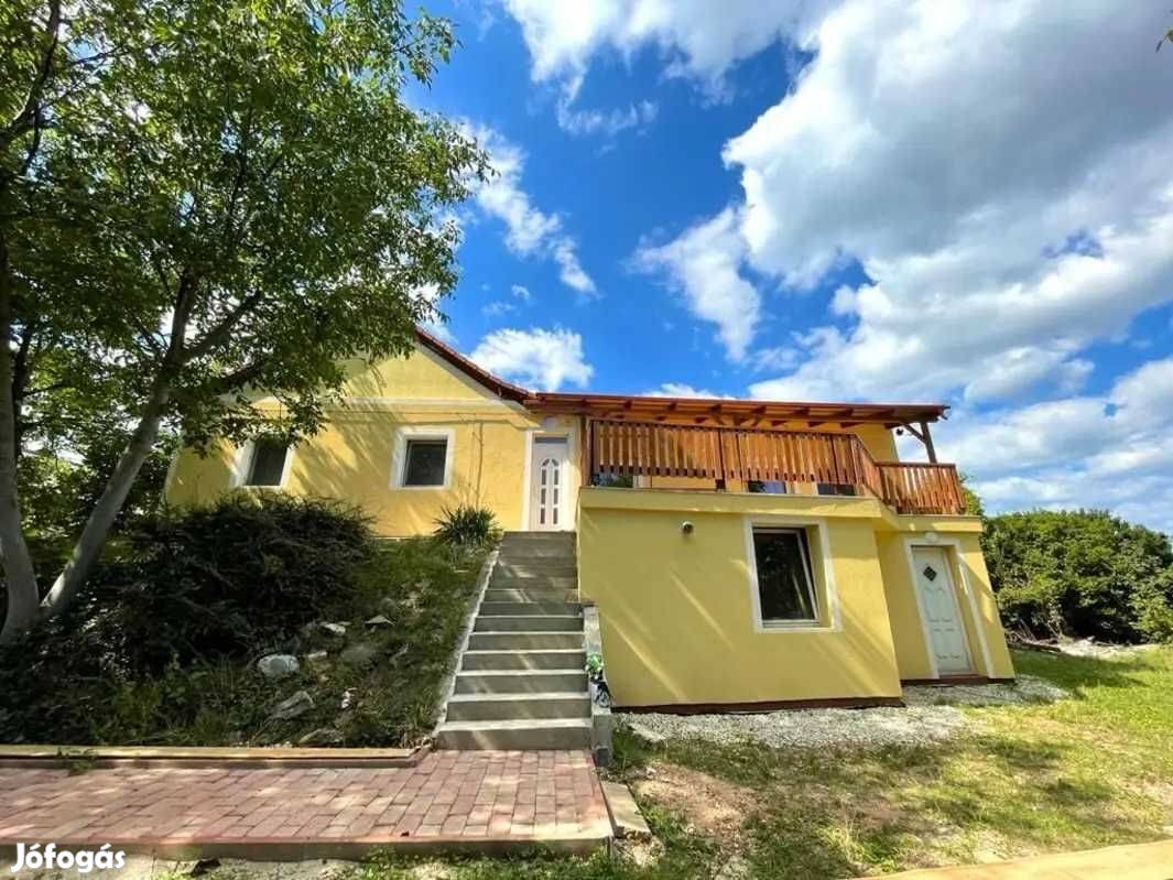Litéren eladó kétlakásos ház a Balatontól 5 km-re