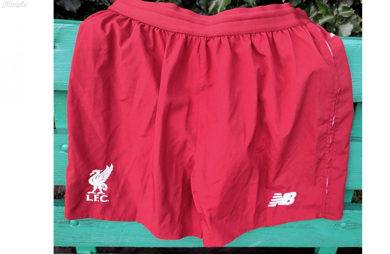 Liverpool eredeti New Balance rövid nadrág (S-es)