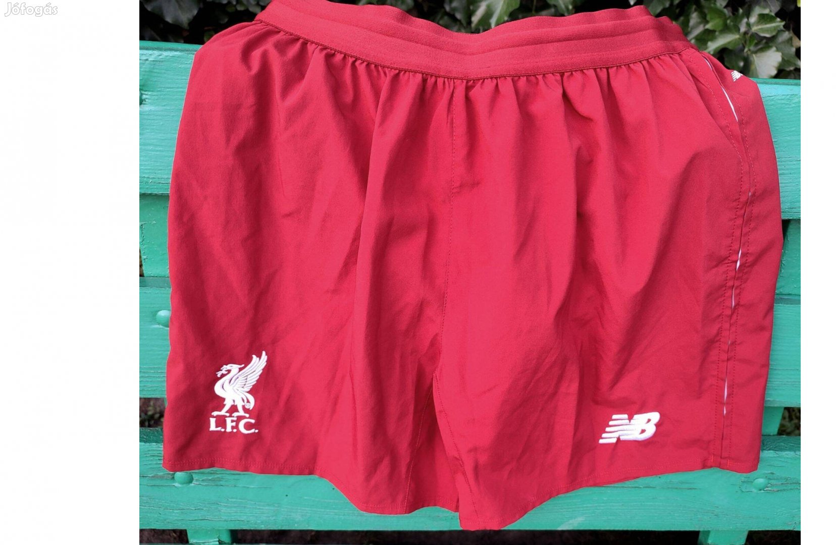 Liverpool eredeti New Balance rövid nadrág (S-es)