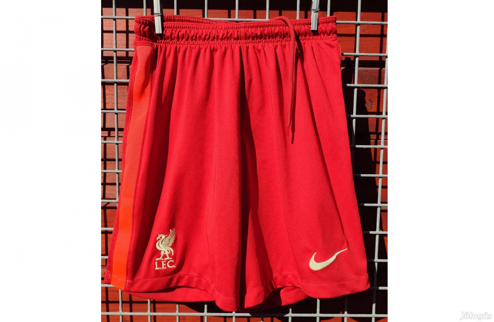 Liverpool eredeti Nike rövid piros nadrág (M)