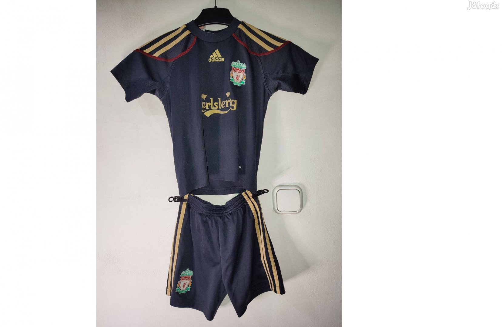 Liverpool eredeti adidas 2009-10 fekete arany gyerek szett (104)