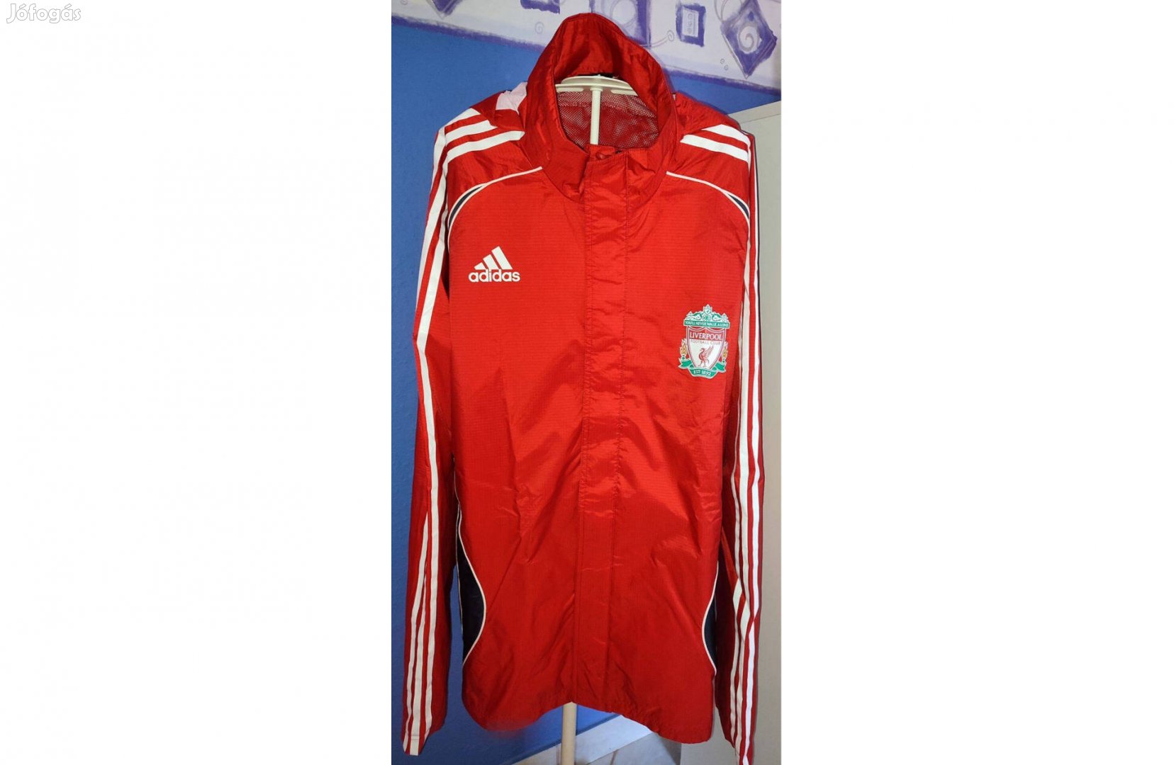 Liverpool eredeti adidas kapucnis piros esőkabát, széldzseki