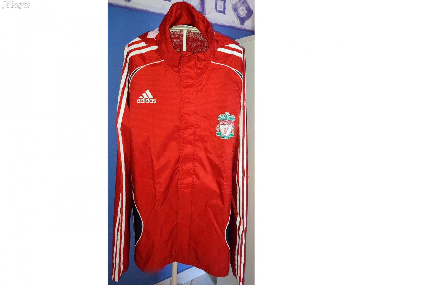 Liverpool piros eredeti adidas kapucnis esőkabát, széldzseki