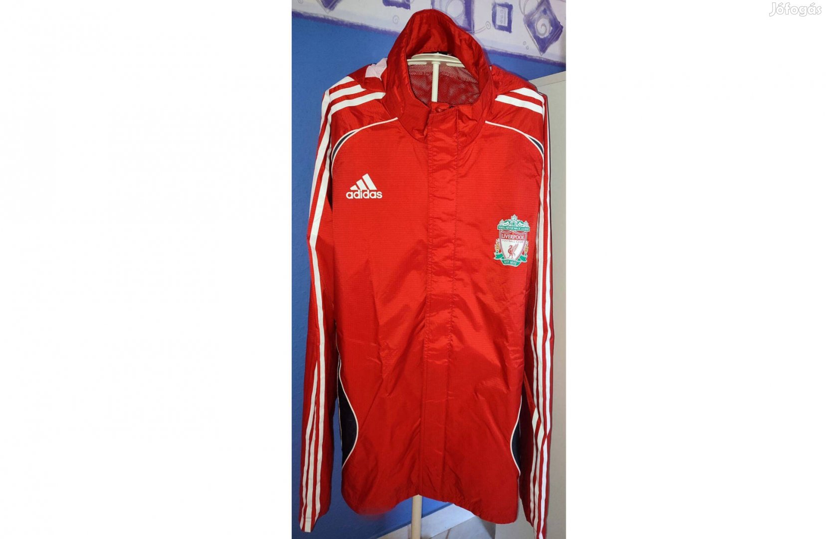 Liverpool piros eredeti adidas kapucnis esőkabát, széldzseki