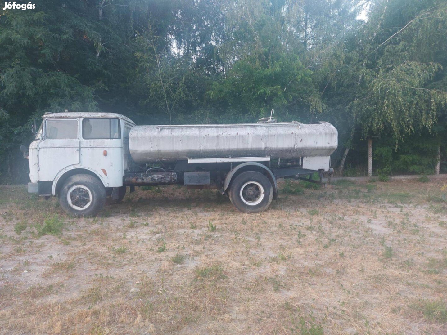 Locsoló autó