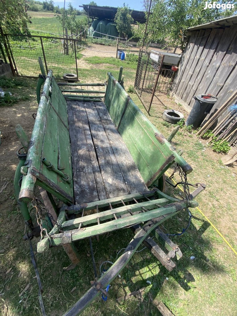 Lőcsös kocsi befogható állapotban 