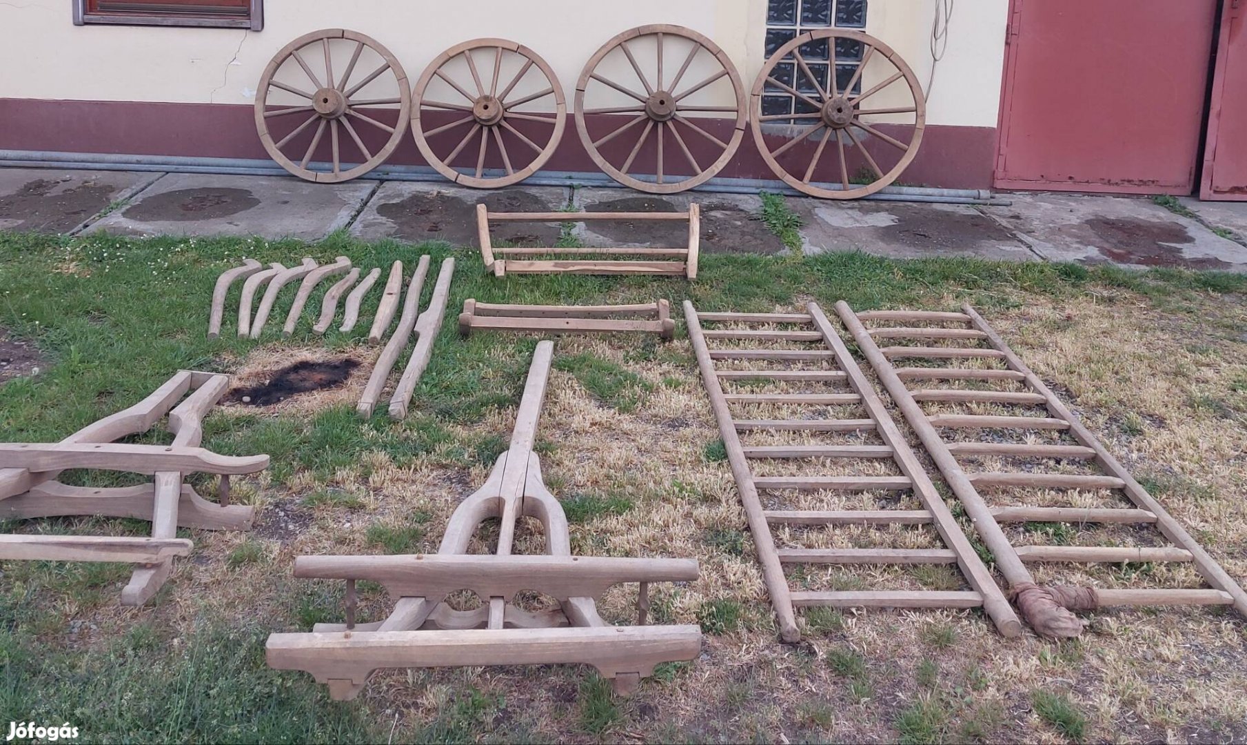 Löcsös szekér több új darabja