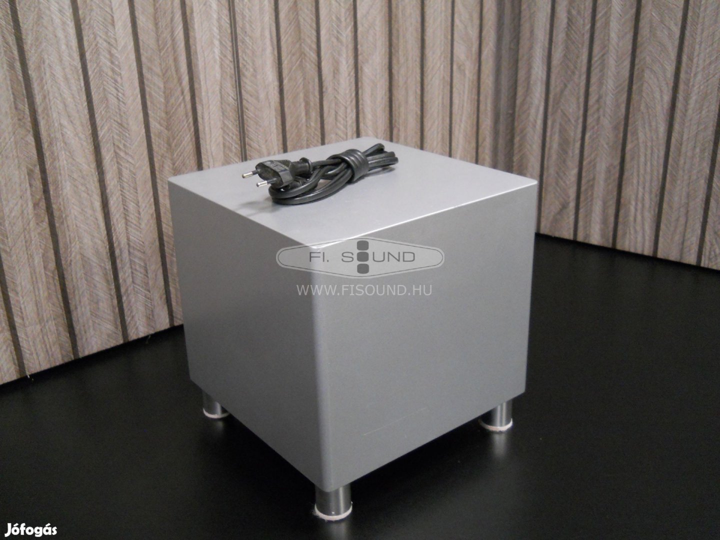 Loewe Compact ,80W,aktív subwoofer 16cm-s gumiperemes
