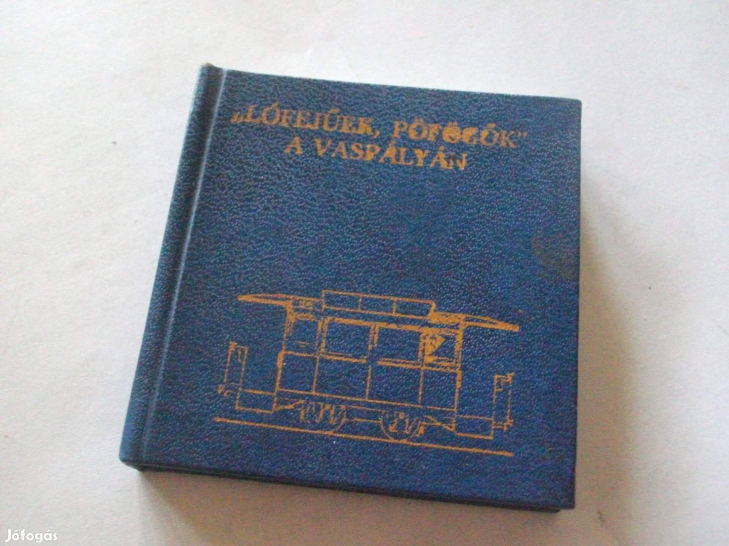 Lófejűek, pöfögők a vaspályán - Szeged Lóvasút minikönyv vasút