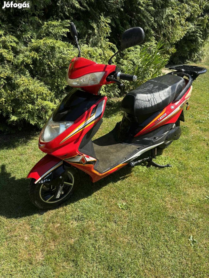 Lofty akkumlátoros robogó