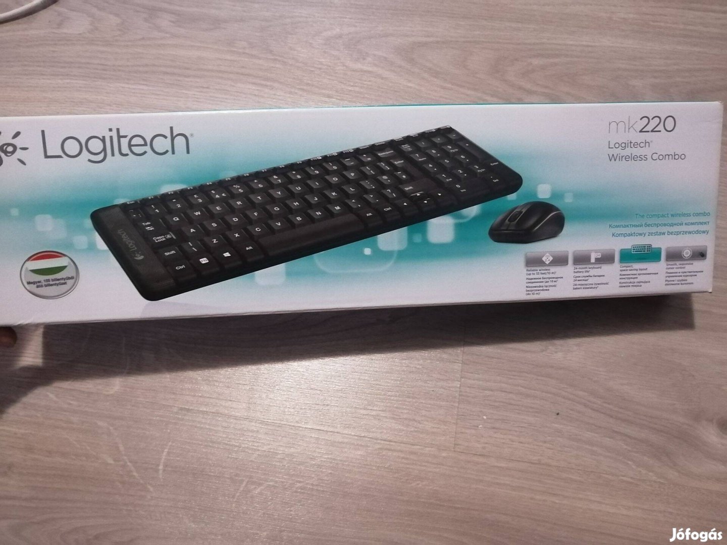 Logitech billentyűzet egérrel