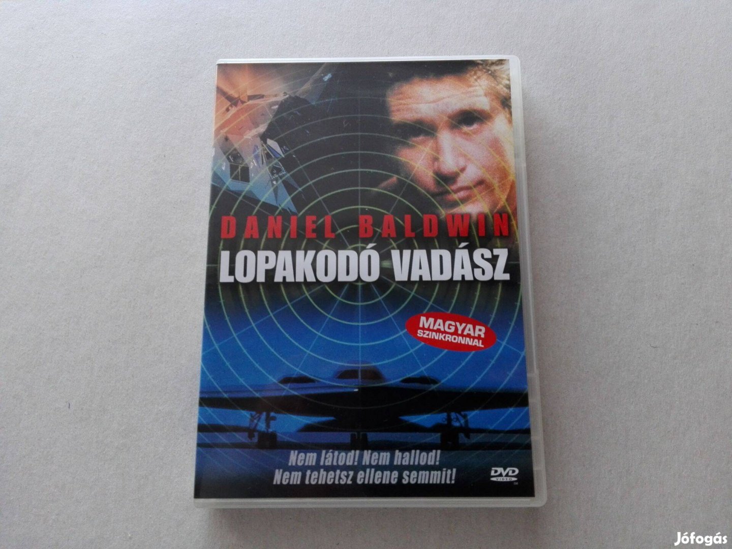 Lopakodó vadász című új, eredeti, magyar nyelvű DVD film eladó !