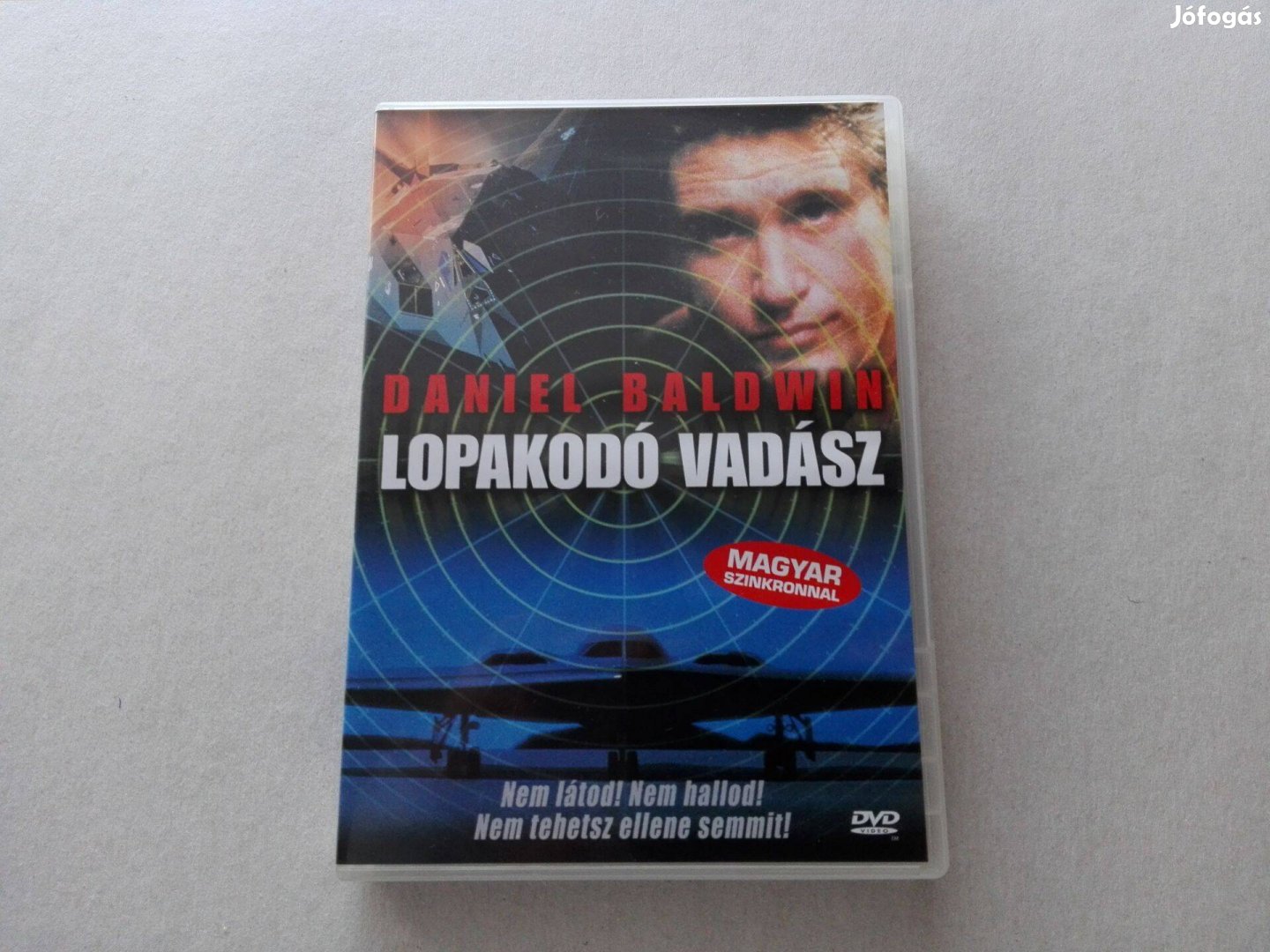 Lopakodó vadász című új, eredeti, magyar nyelvű DVD film eladó !