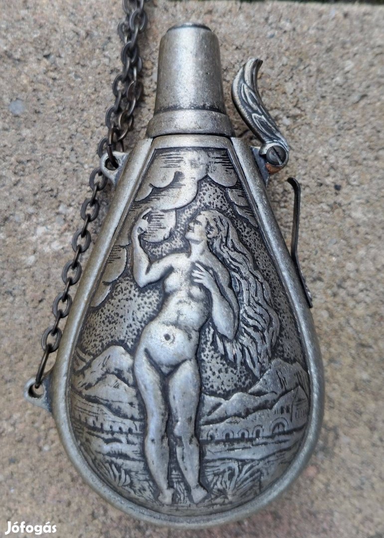 Lőportartó női akttal