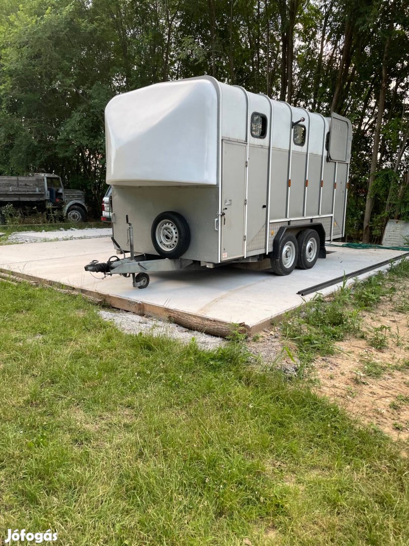 Lószállító 4 lovas