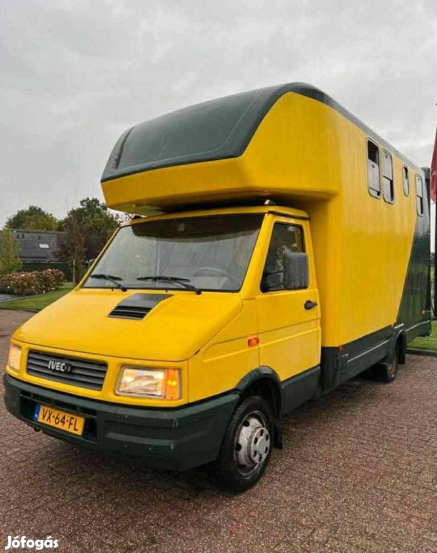 Lószállító Iveco + lakókocsi