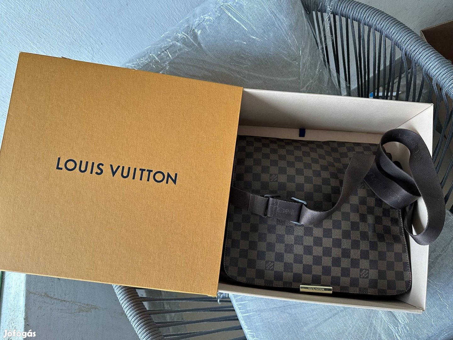 Louis Vuitton abesses messenger bag