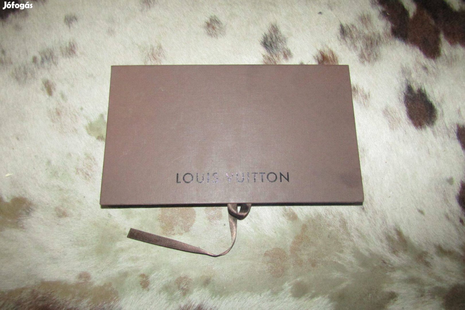 Louis Vuitton doboz (pénztárca?)