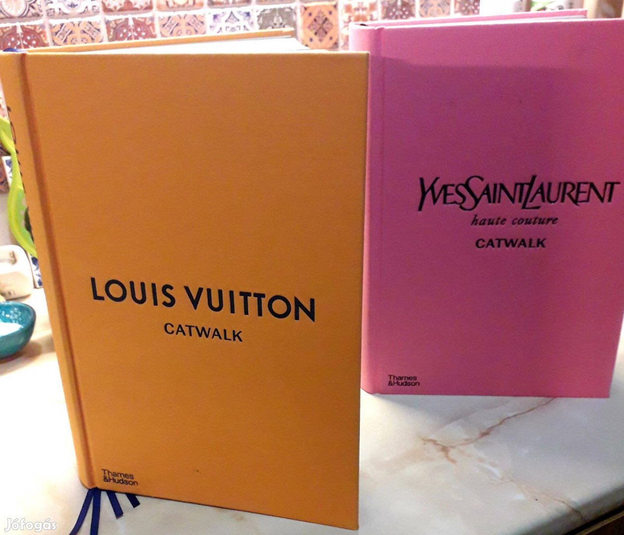 Louis Vuitton és Yves Saint Laurent Catwalk book könyv