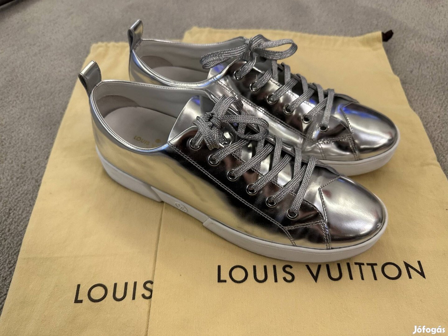 Louis Vuitton női ezüst sneaker 39