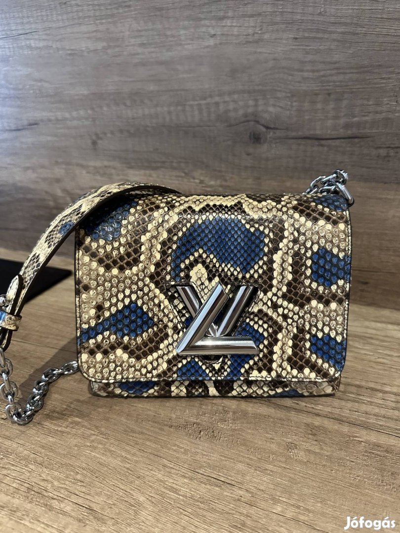 Louvuitton twist