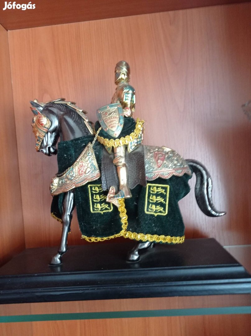 Lovas szobor eladó