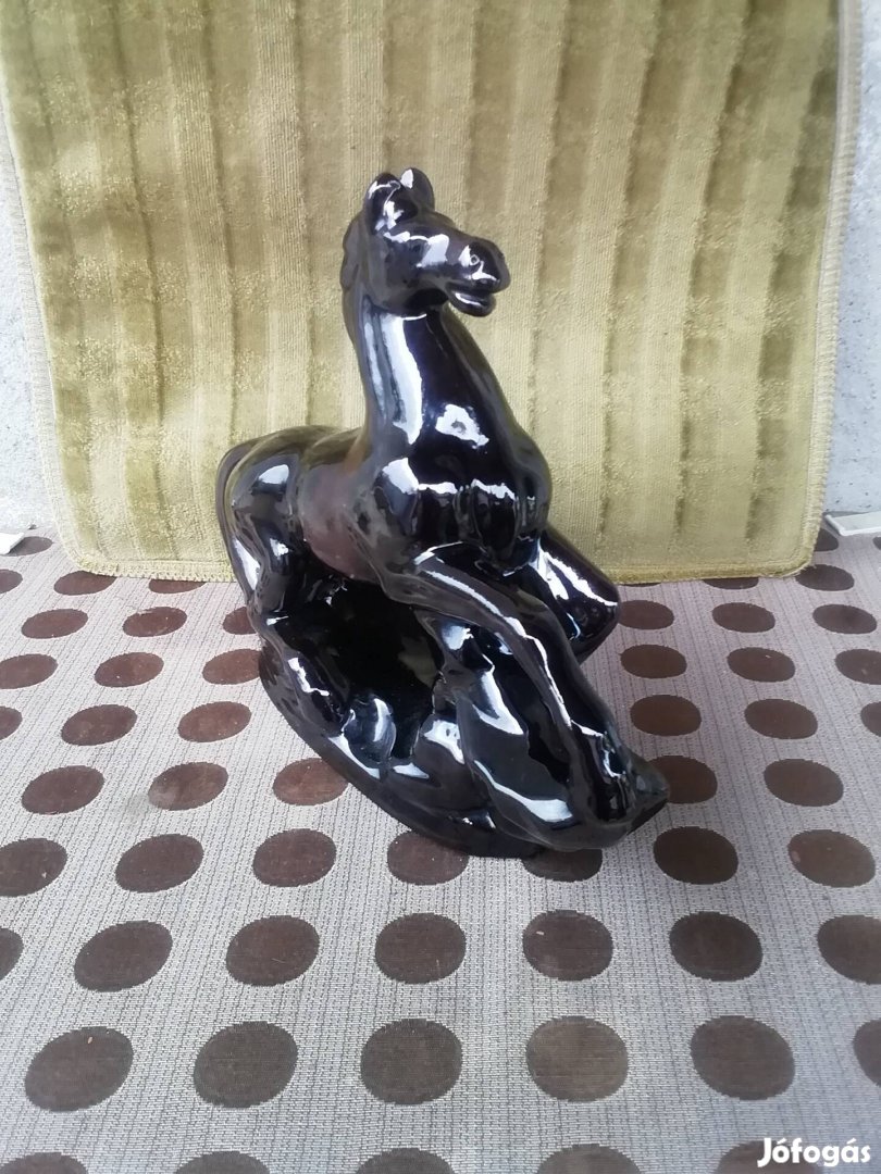 Lovas szobor eladó. 4000ft