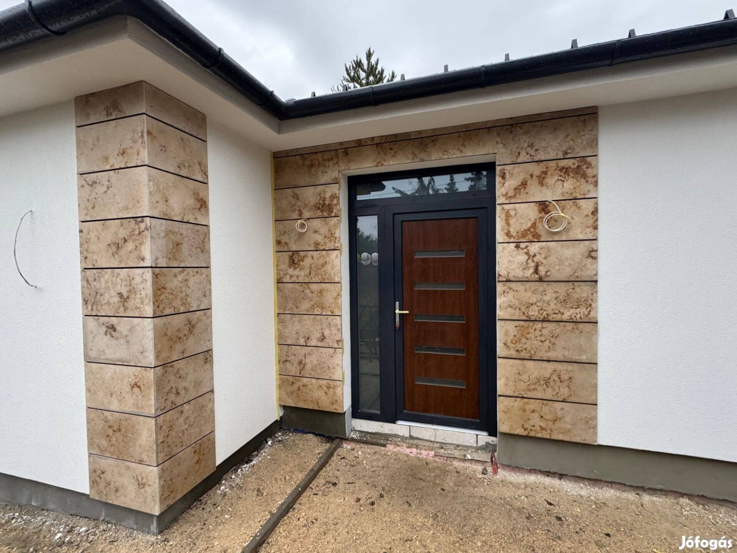 Lovasberényben prémium minőségben újjáépített családi ház