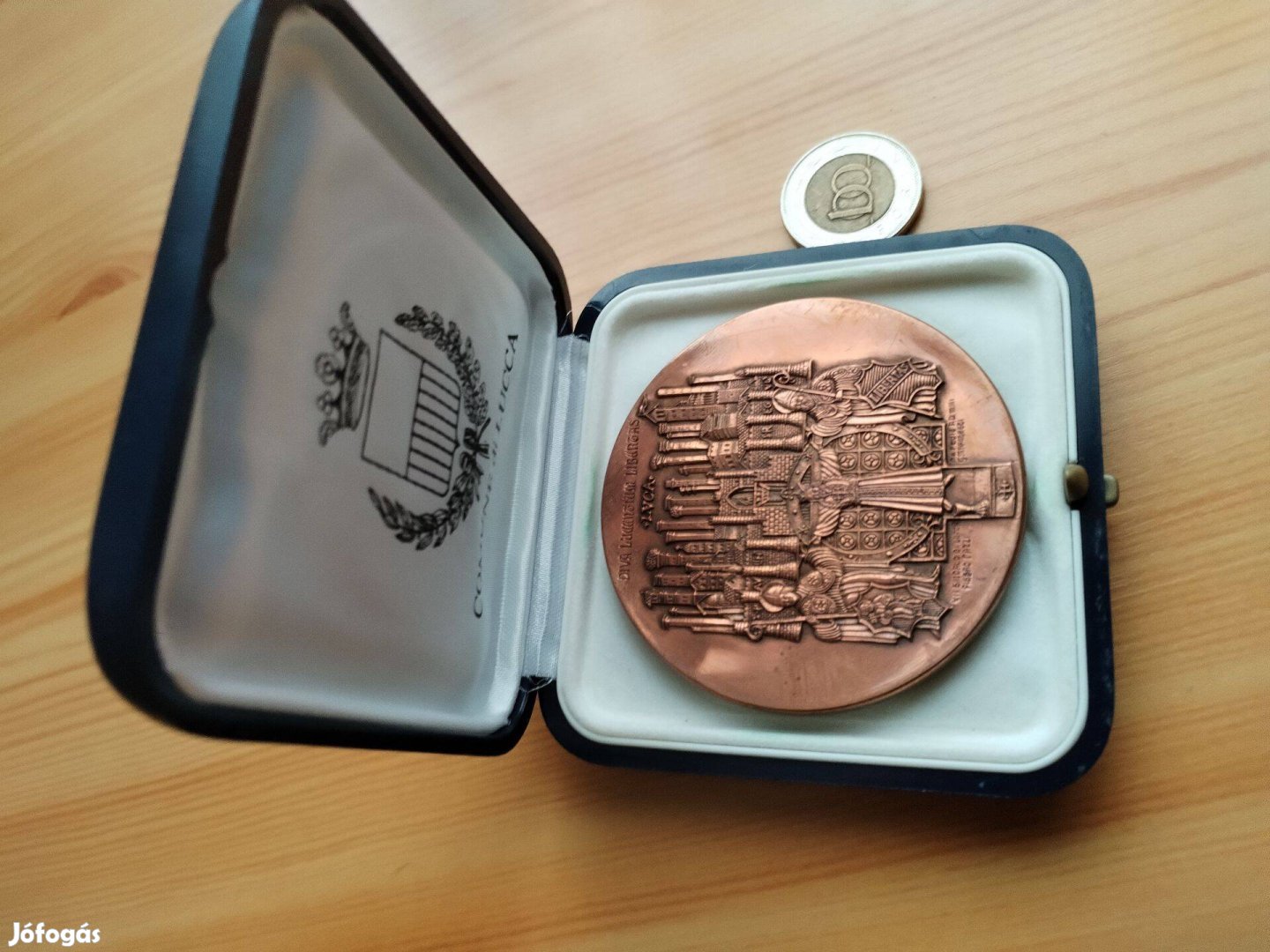 Lucca Város Kitüntető érem saját dobozában