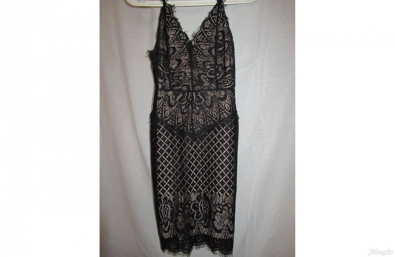 Lucy Wang női csipkés koktélruha S