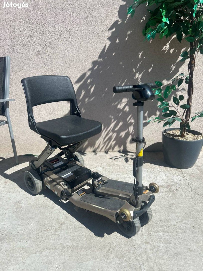 Luggie Super összecsukható mozgáskorlátozottaknak roller