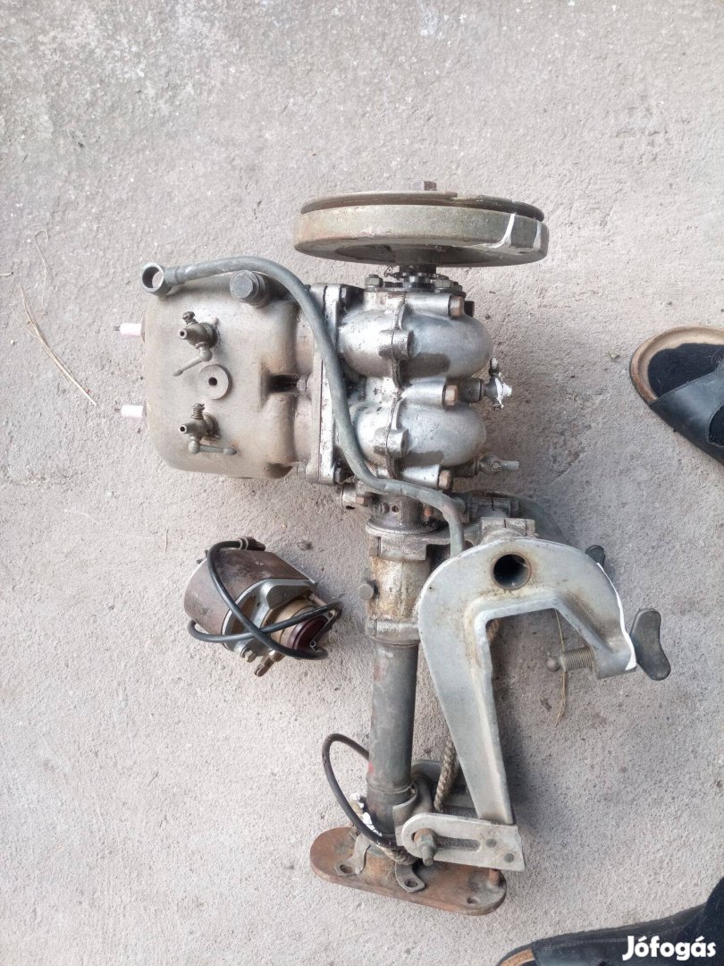 Lutétia veterán csónakmotor hiányos
